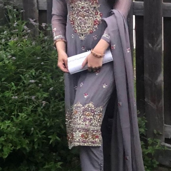 Pakistani three piece suit - Picture 4 of 4